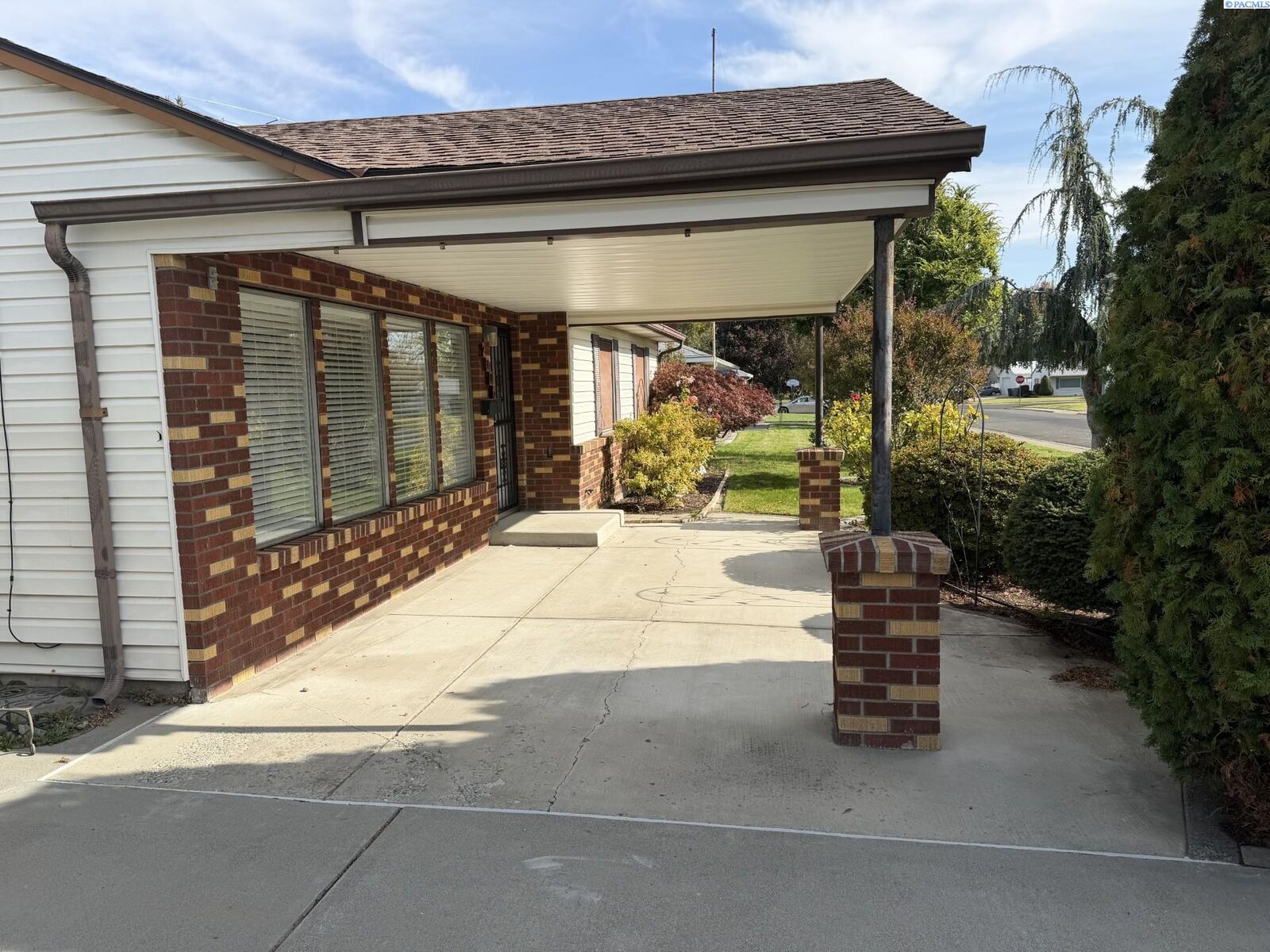 Property Photo: 2006 Turner St WA 99354