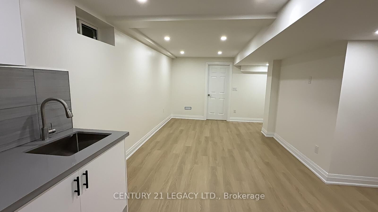 Property Photo:  935 Catskill Drive Lower  ON L1J 8J9 
