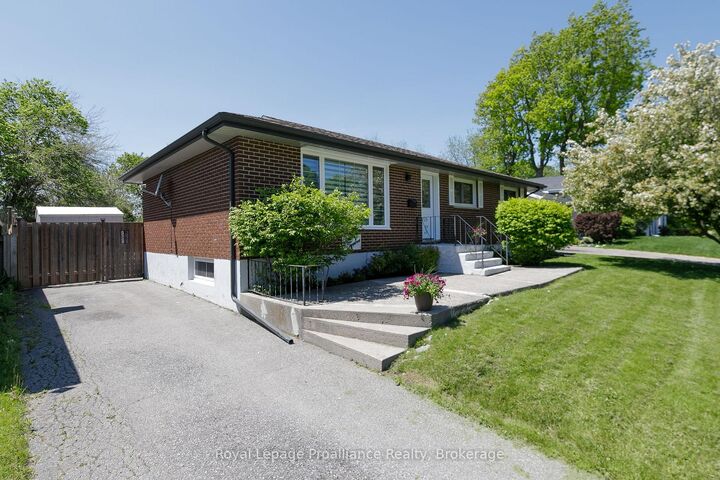 Property Photo: 112 Prospect Hill ON K8V 2V3