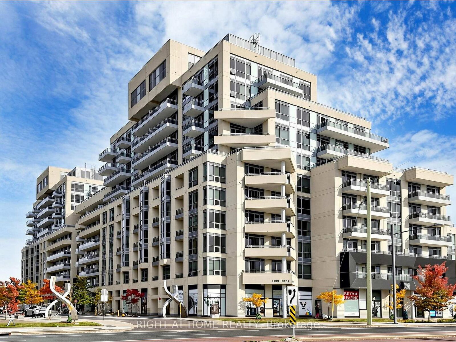 Property Photo: 9191 Yonge Street 609 ON L4C 1E2