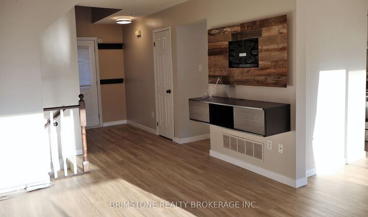 Property Photo: 204 Pickett Crescent ON L4N 8B1