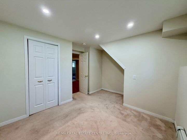 Property Photo:  33 Evergreen Crescent  ON L9Z 1B6 