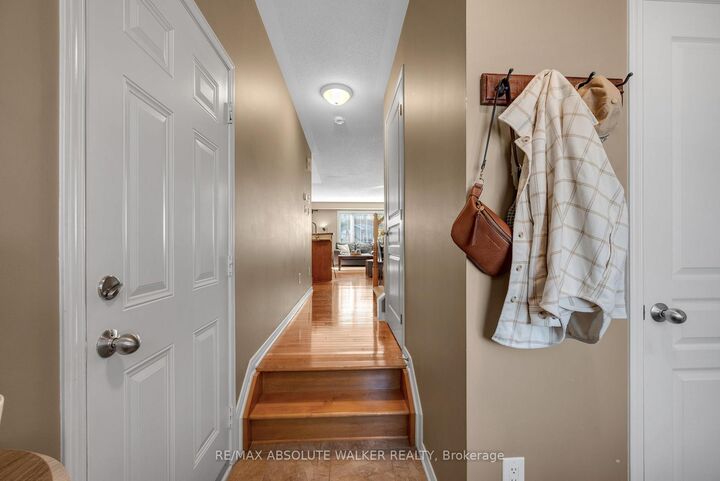 Property Photo:  518 Fordell Avenue  ON K2W 0B4 