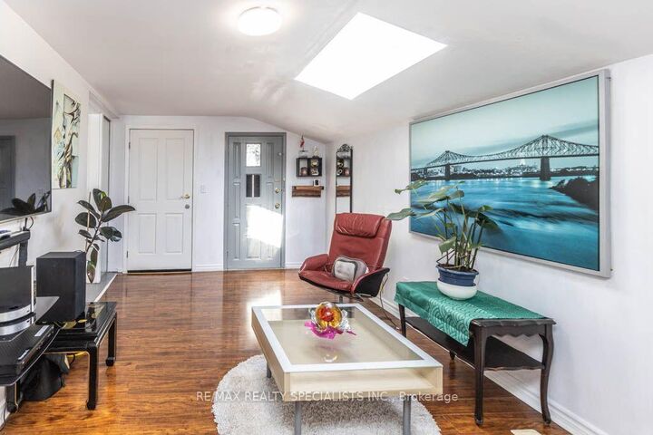 Property Photo:  124 Roebuck Drive  ON M1K 2H8 