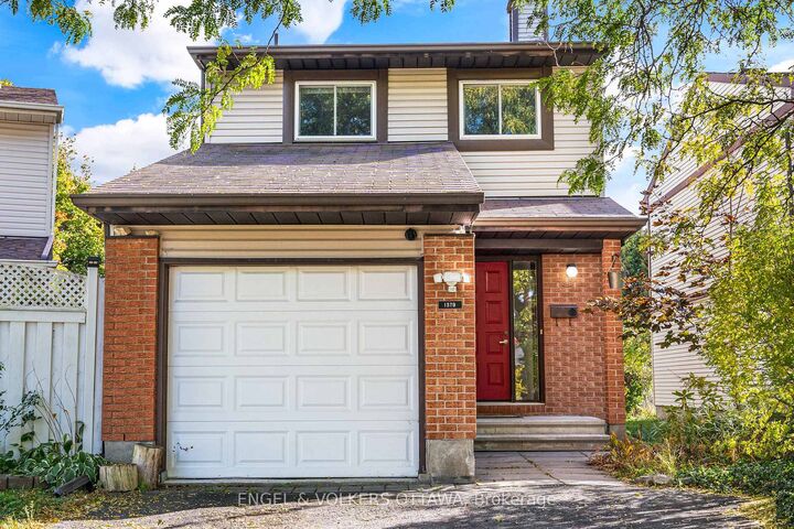 Property Photo: 1379 Ambridge Way ON K2C 3T3