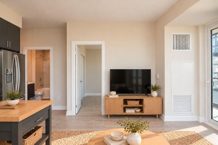 Property Photo: 3220 William Coltson Avenue 722 ON L6H 7X9