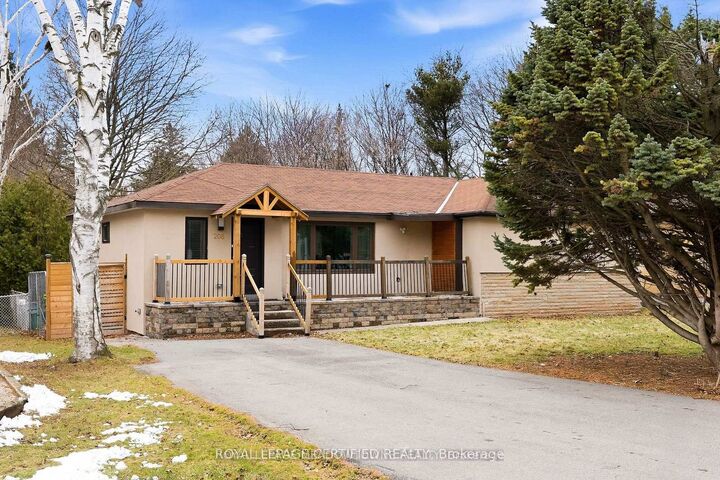 Property Photo:  208 Glen Oak Drive  ON L6K 2J2 