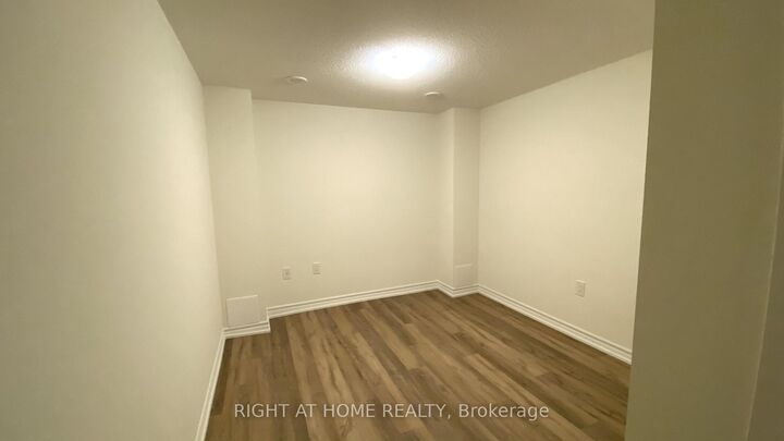 Property Photo:  980 Alder Gate  ON L9E 1R6 