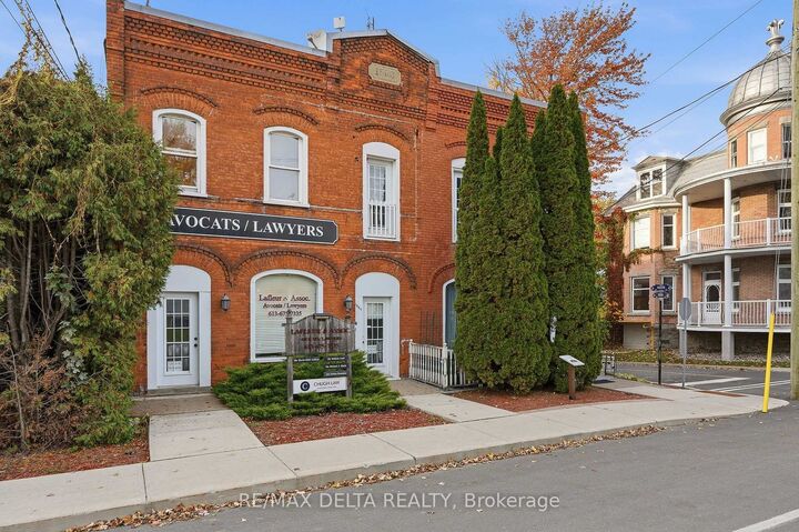 Property Photo: 1044-1046 King Street ON K0B 1K0