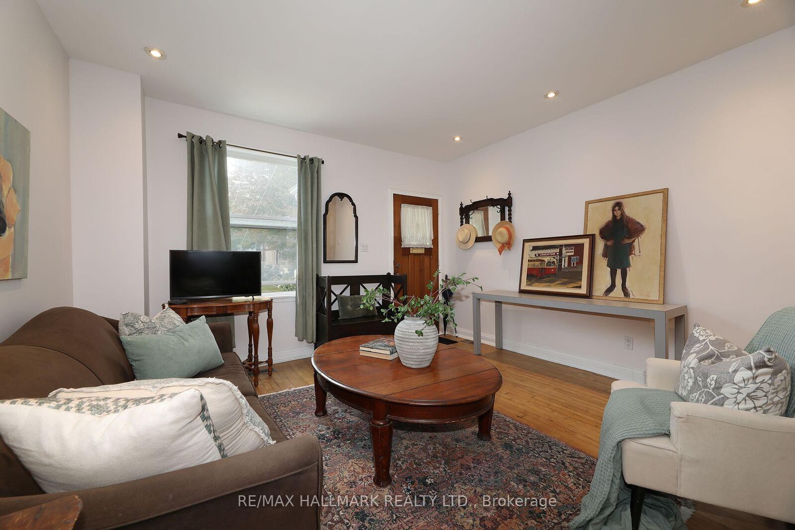 Property Photo:  1 Lockwood Road  ON M4L 3M7 