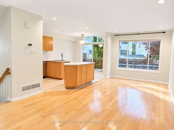 Property Photo:  124 Landover Crescent  ON K2M 2W2 