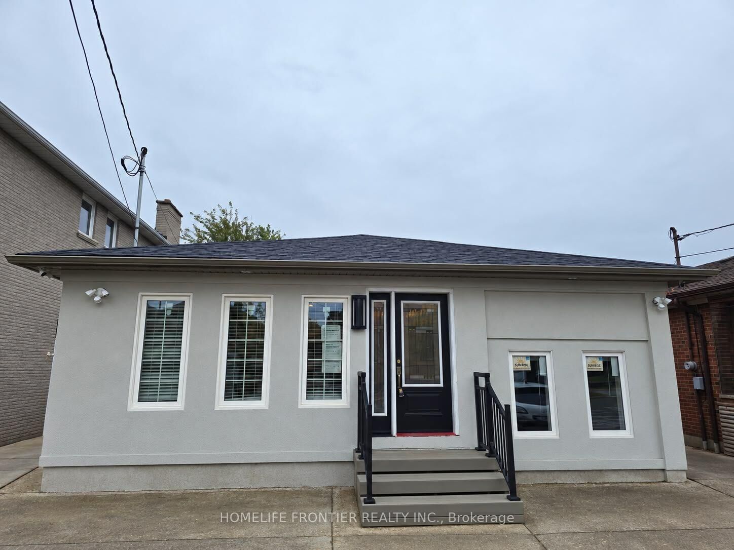 Property Photo:  99 Regent Road 6  ON M3K 1H2 