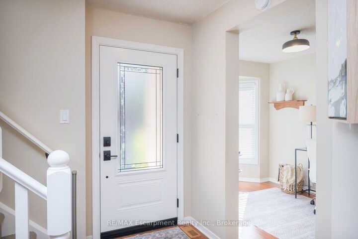 Property Photo:  45 Niska Drive  ON L8B 0B5 