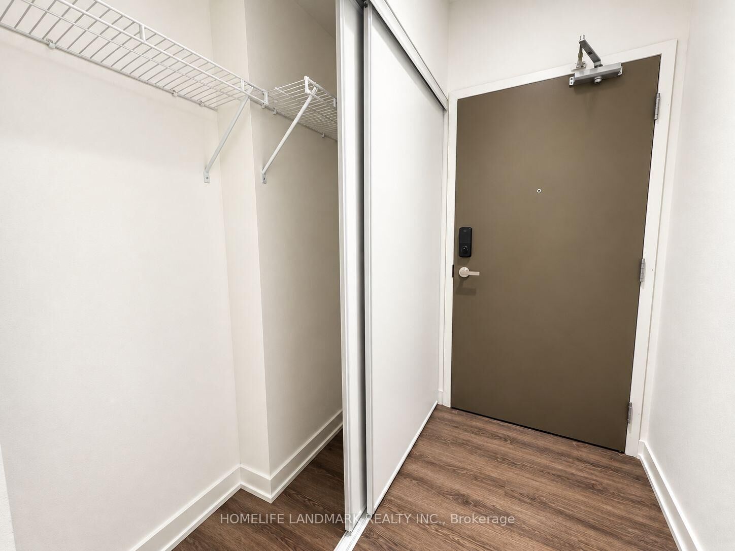 Property Photo:  448 Burnhamthorpe Road W 5401  ON L5B 0R4 