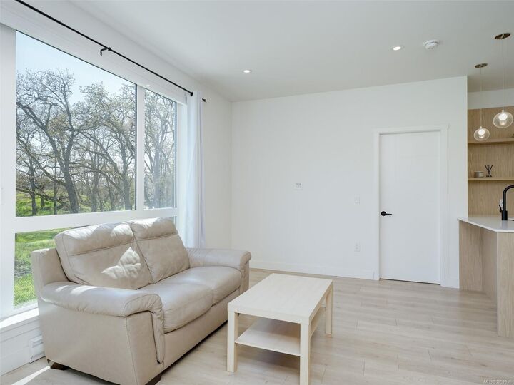 Property Photo:  1301 Hillside Ave #308  BC V8T 2B3 
