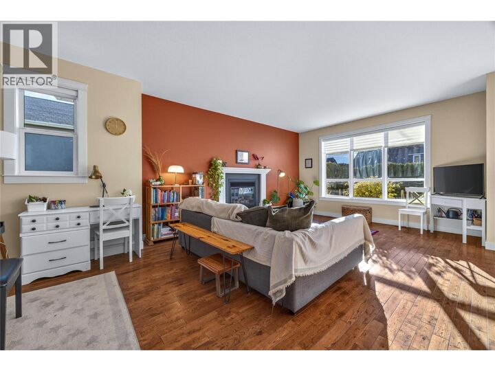 Property Photo:  644 Victoria Drive 101  BC V2A 5N6 