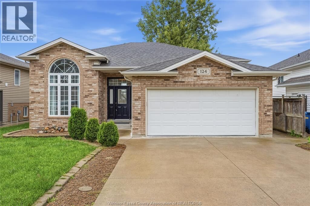 Property Photo: 124 Higgins Crescent ON N9V 4C6