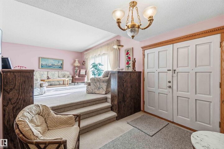 Property Photo:  10928 41A Avenue NW  AB T6J 2T3 