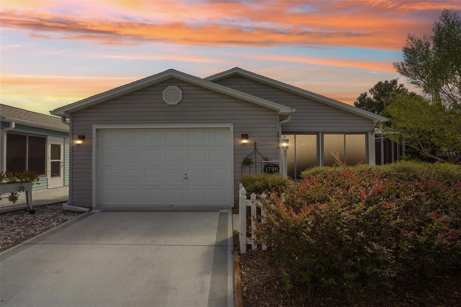Property Photo:  1726 Moreno Place  FL 32159 