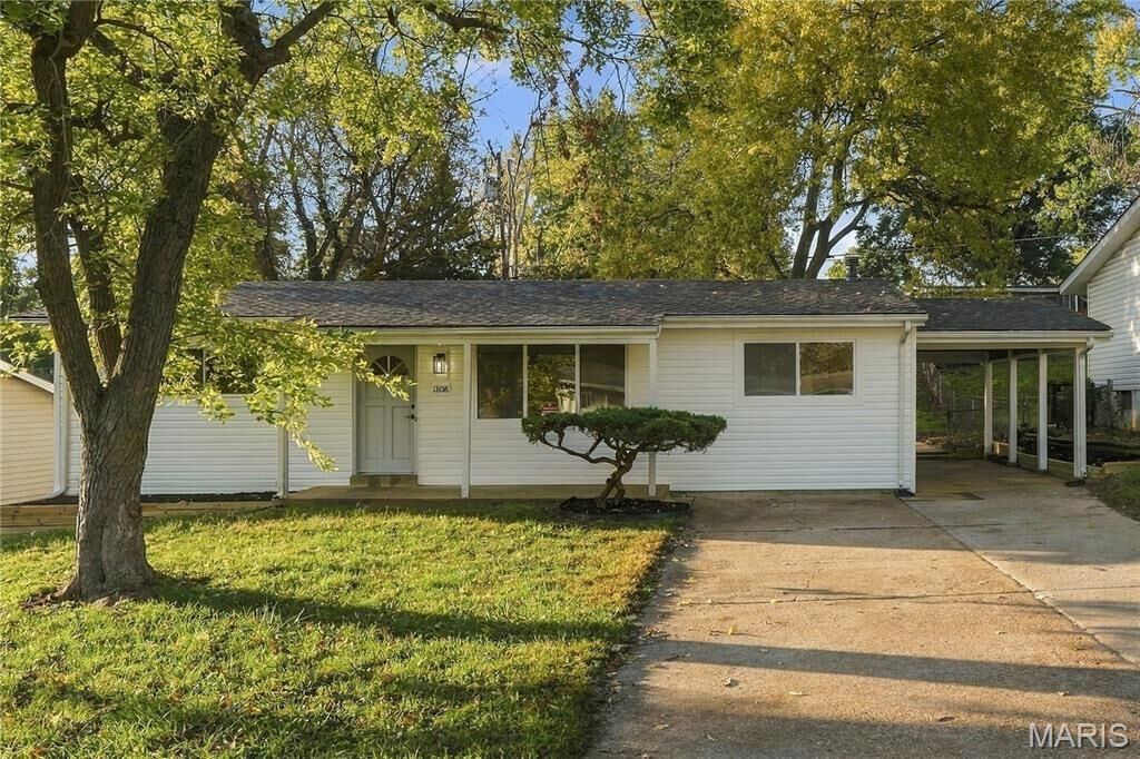 Property Photo: 1808 Hudson Road MO 63136