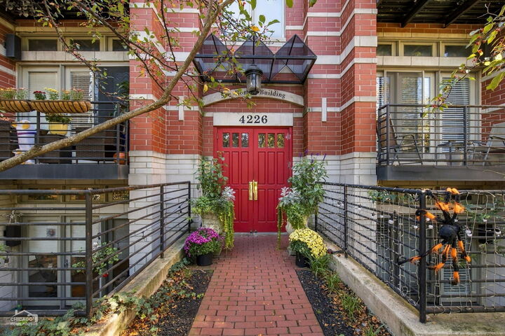 Property Photo:  4226 N Ashland Avenue 4A  IL 60613 