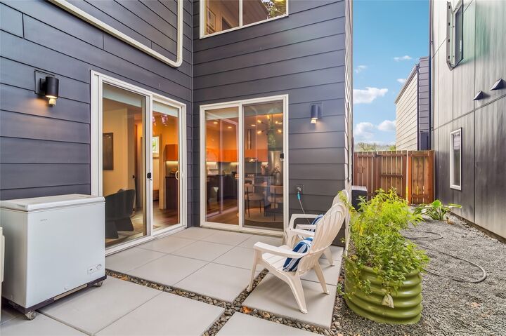 Property Photo:  731 S Southern Street 6  WA 98108 