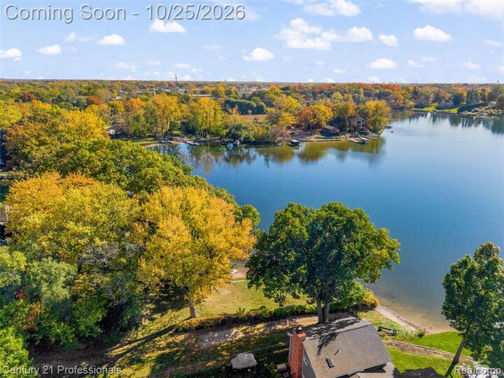 Property Photo: 2321 Marwood Drive MI 48328