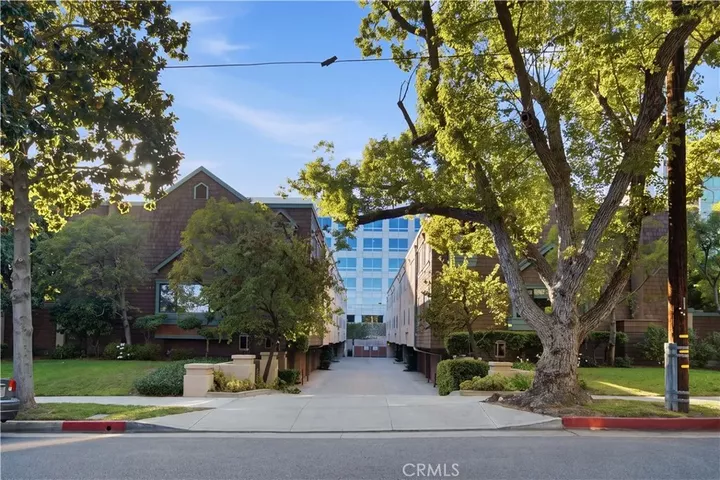 Property Photo:  209 S Oakland  CA 91101 