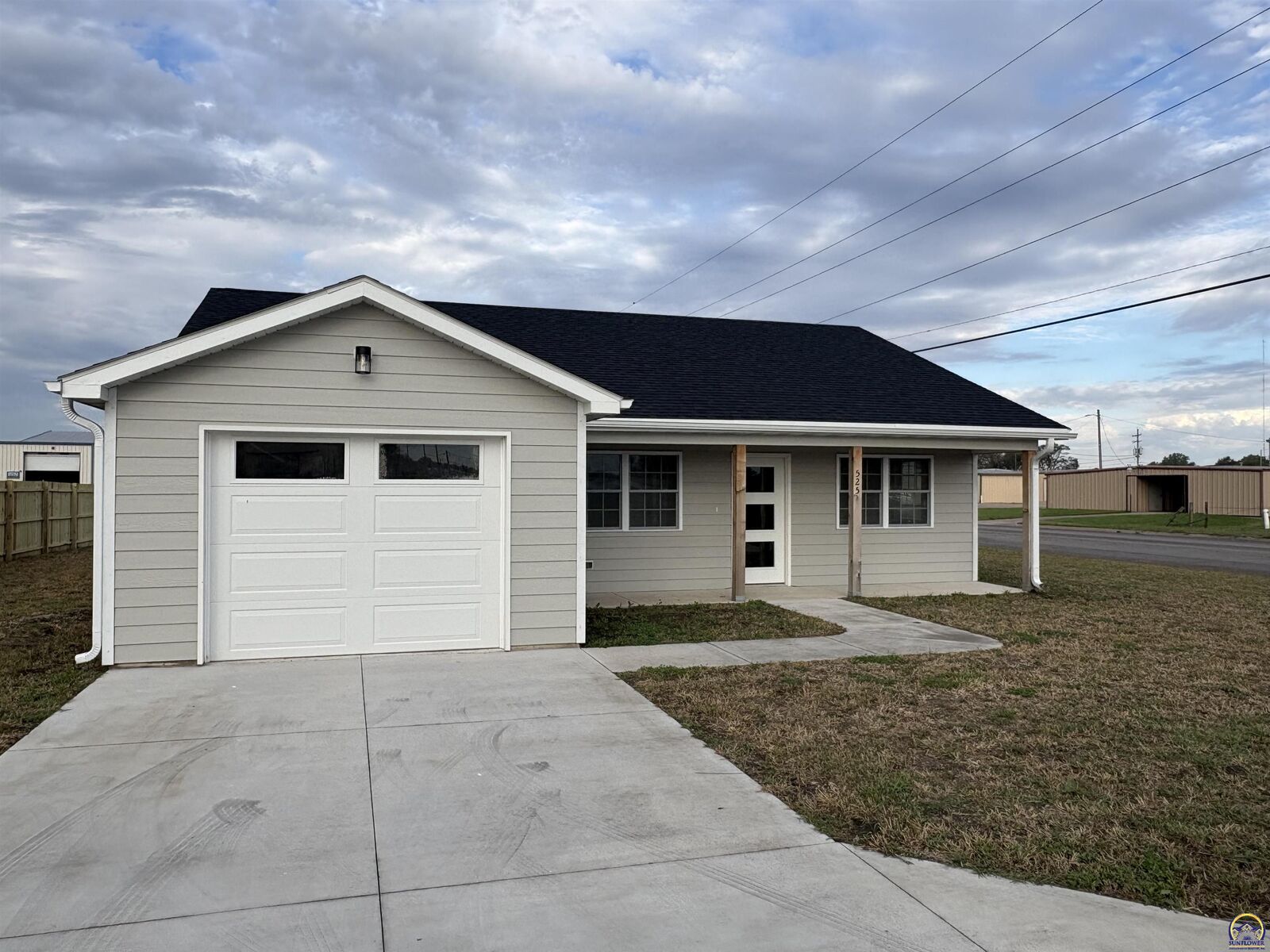 Property Photo:  525 Brookston St  KS 66801 