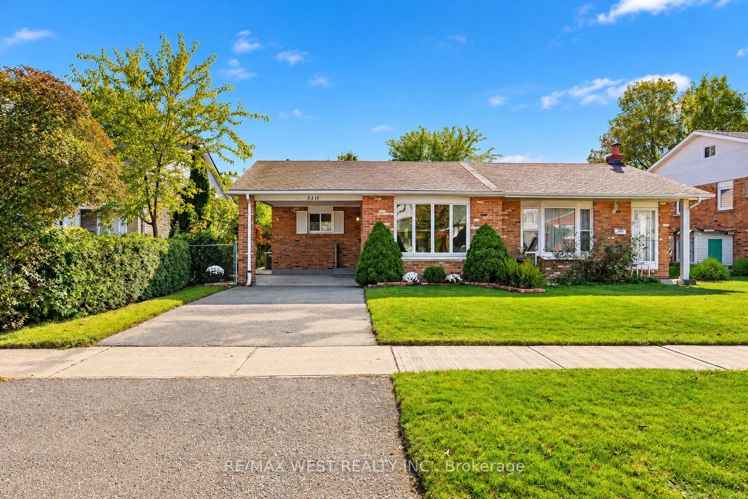 Property Photo:  510 Galedowns Court  ON L5A 3H9 