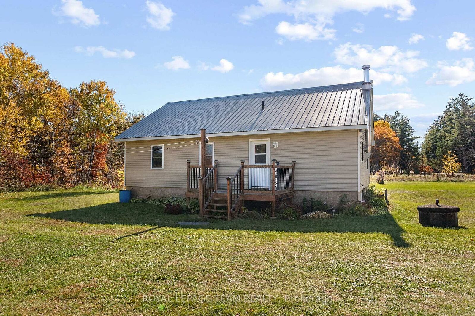Property Photo: 16 Royal Pines Road ON K0J 1T0