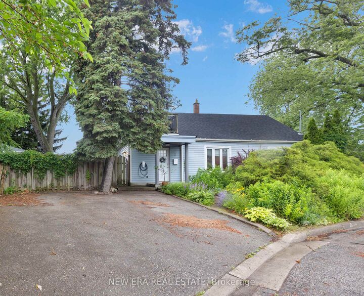 Property Photo:  2 Foch Avenue  ON M8W 3W8 