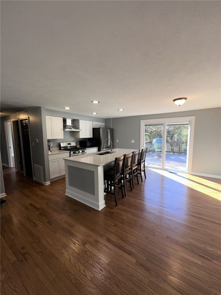 Property Photo: 1048 Barnsley Dr PA 15129