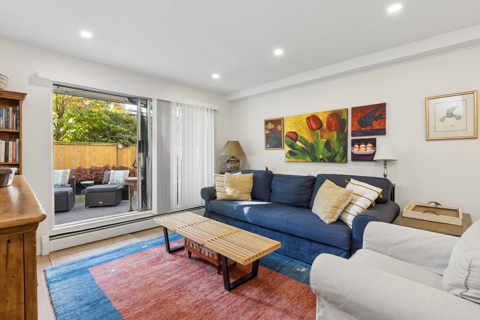 Property Photo: 809 W 16th Street 107 BC V7P 1R2