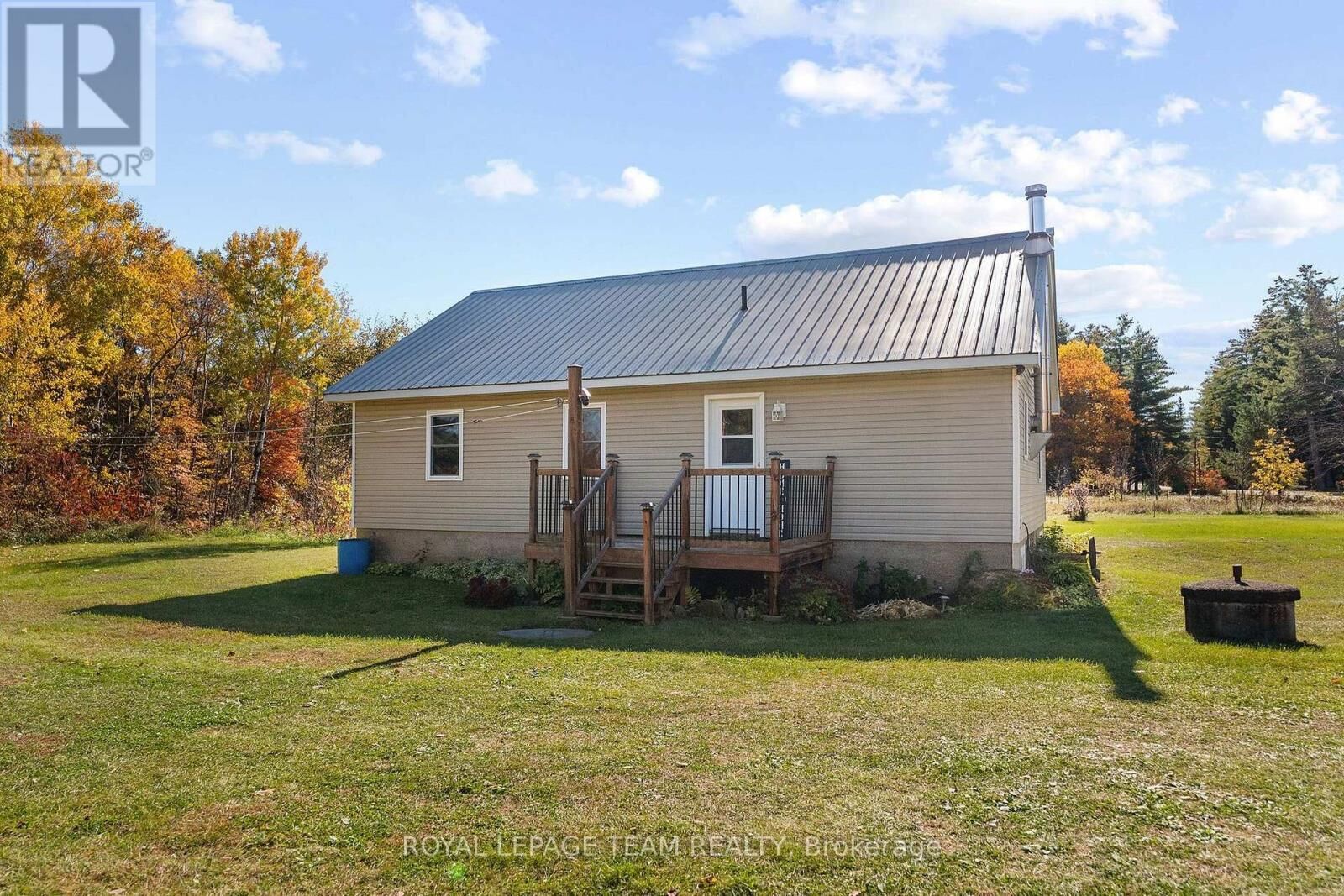Property Photo: 16 Royal Pines Road ON K0J 1T0