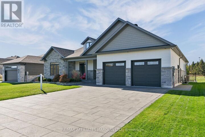Property Photo: 18163 St Laurent Boulevard ON K6H 7N6