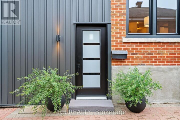 Property Photo: 2110 Honeywell Avenue ON K2A 0P8
