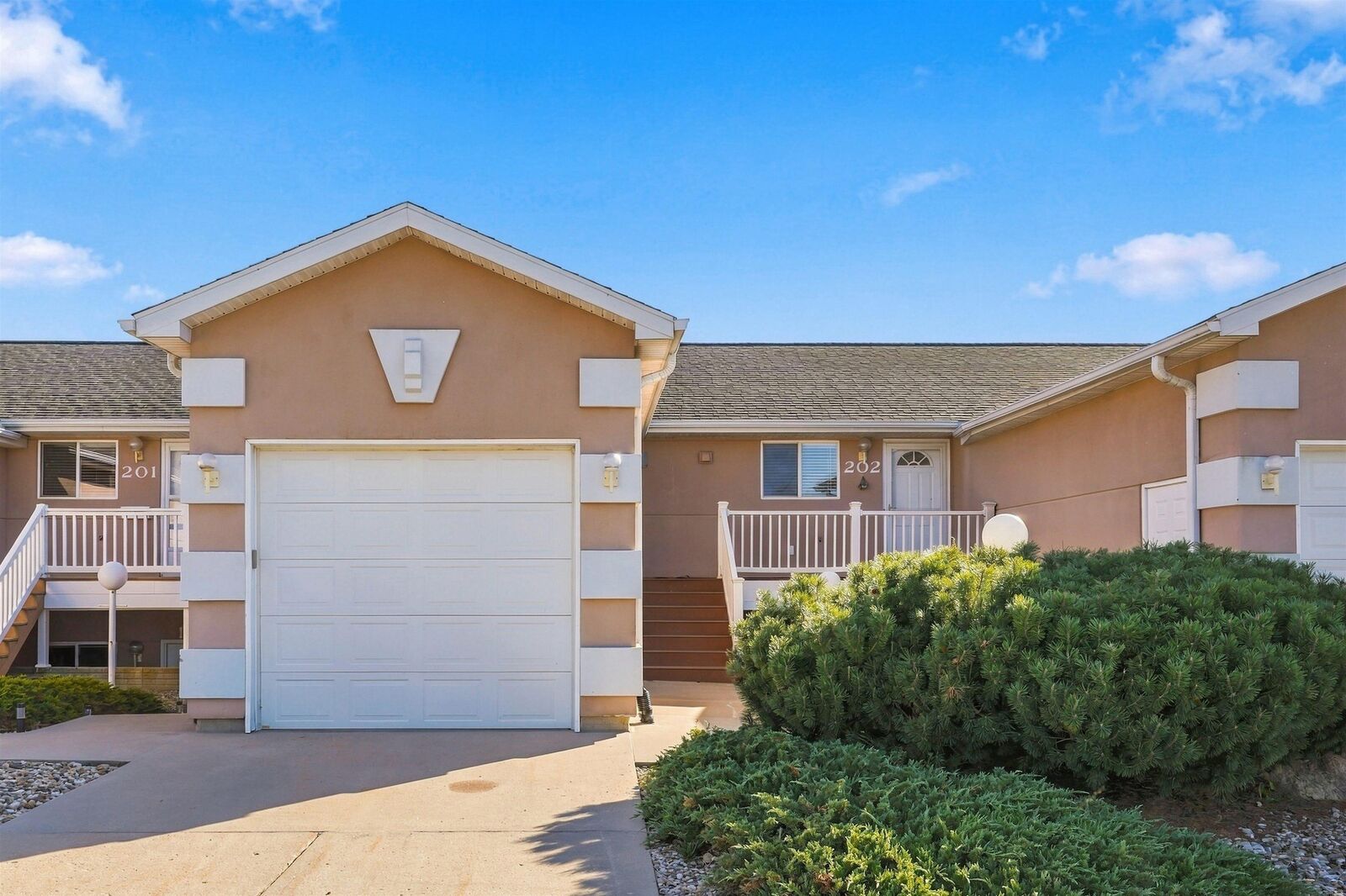Property Photo:  1716 W 18th Street  IA 50613 