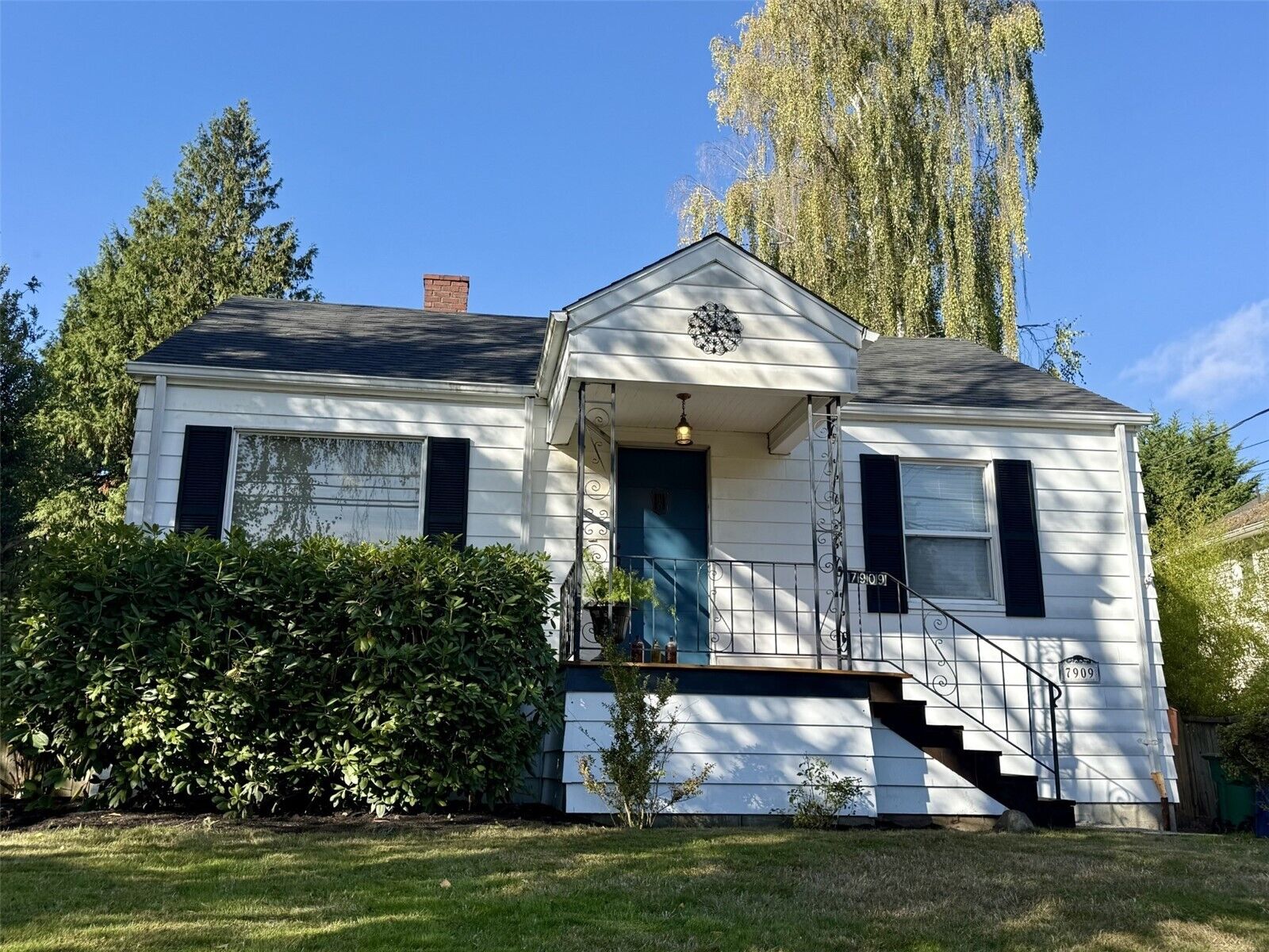 Property Photo:  7909  9th Avenue SW  WA 98106 