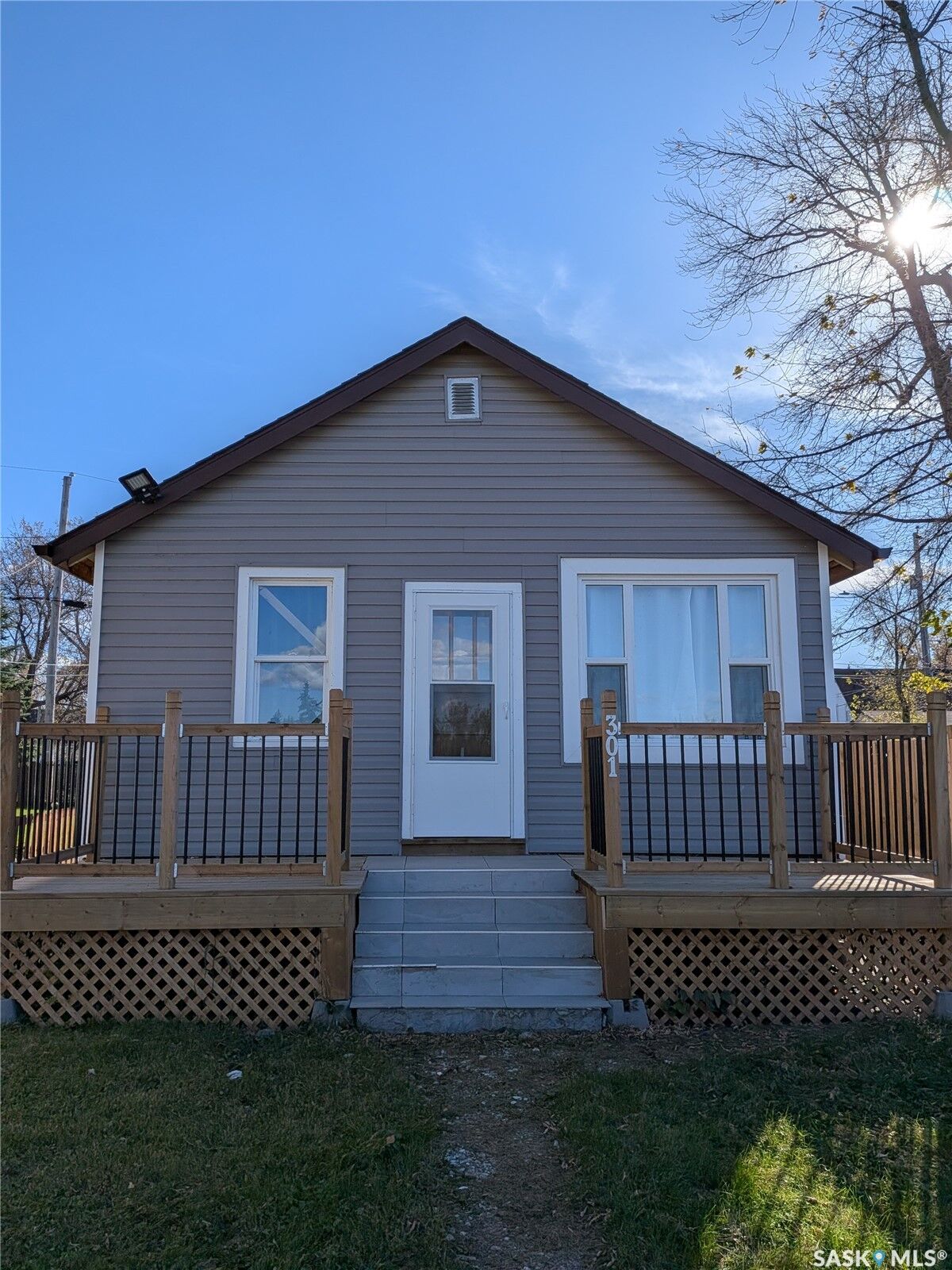 Property Photo: 301 River Street E SK S6V 0A3
