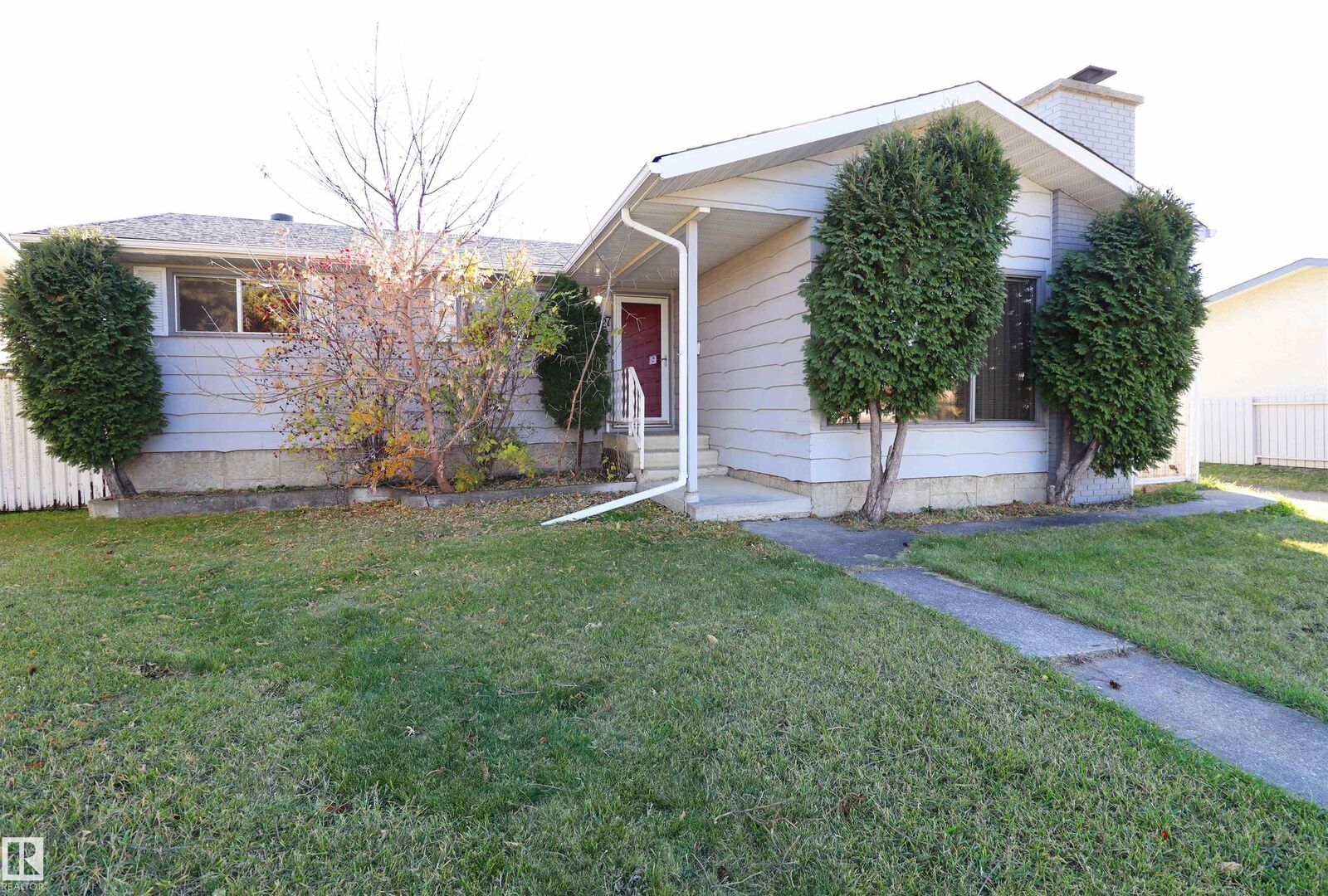 Property Photo:  9527 151 Avenue NW  AB T5E 2R2 