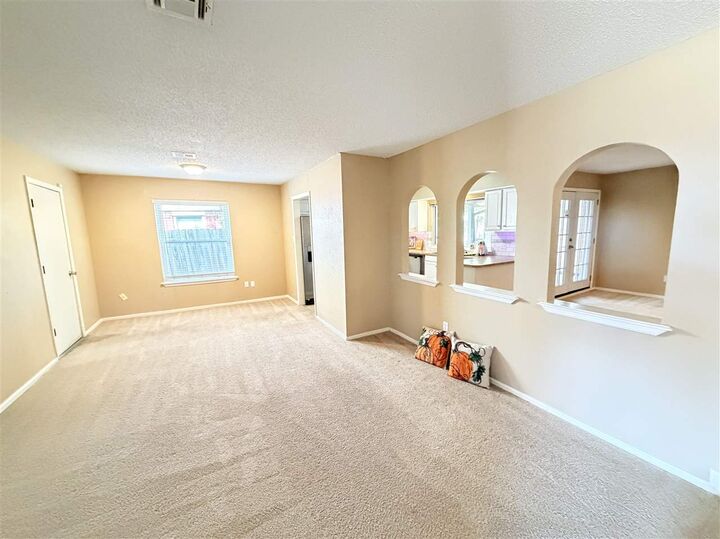 Property Photo: 2305 NW Robinhood Dr OK 73505
