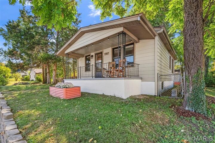 Property Photo: 5302 Heege Road MO 63123