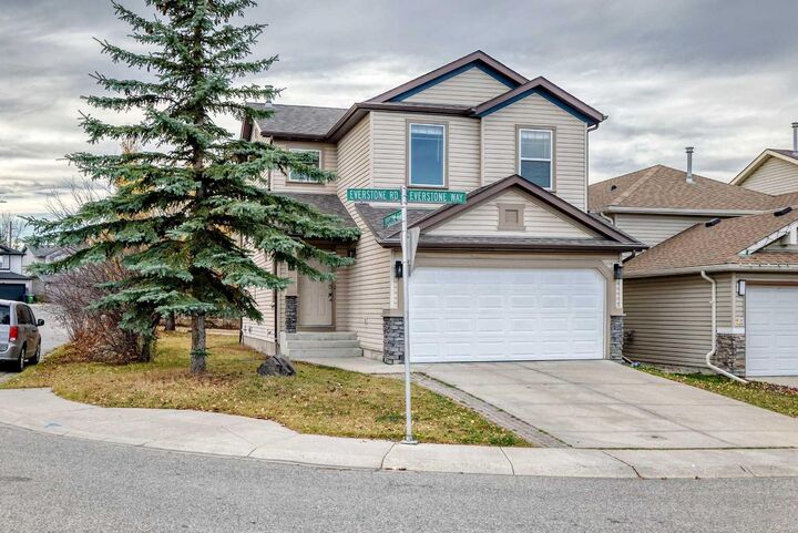 Property Photo:  140 Everstone Way SW  AB T2Y 4J8 