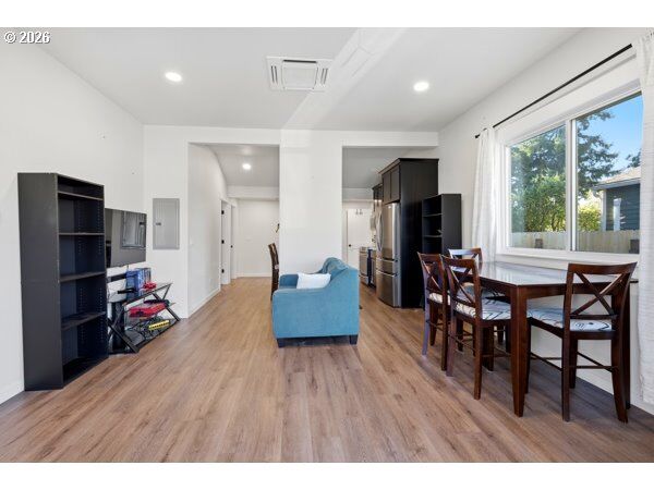 Property Photo:  213 W Ellendale Ave  OR 97338 
