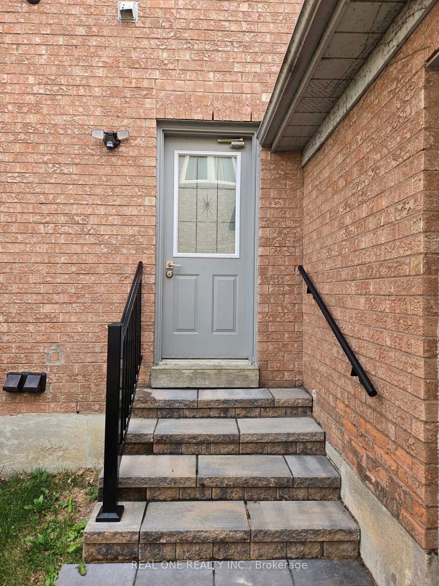 Property Photo:  