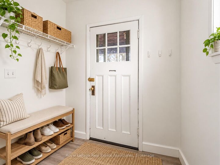 Property Photo:  212 Sheridan Street 3  ON N3S 4R1 