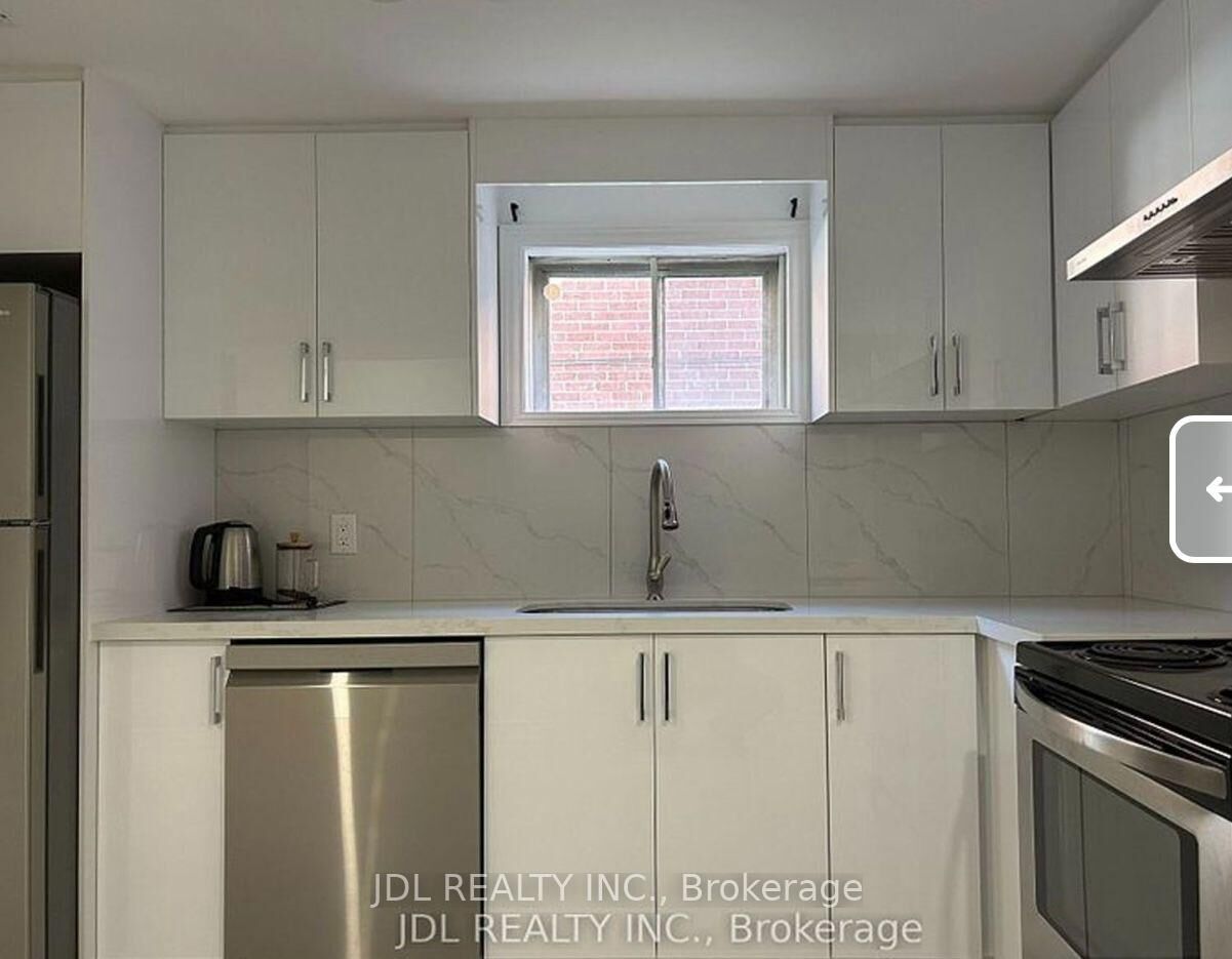 Property Photo:  13 Pawnee Ave Avenue Renovated Bedroom Bsmt  ON M2H 3C6 