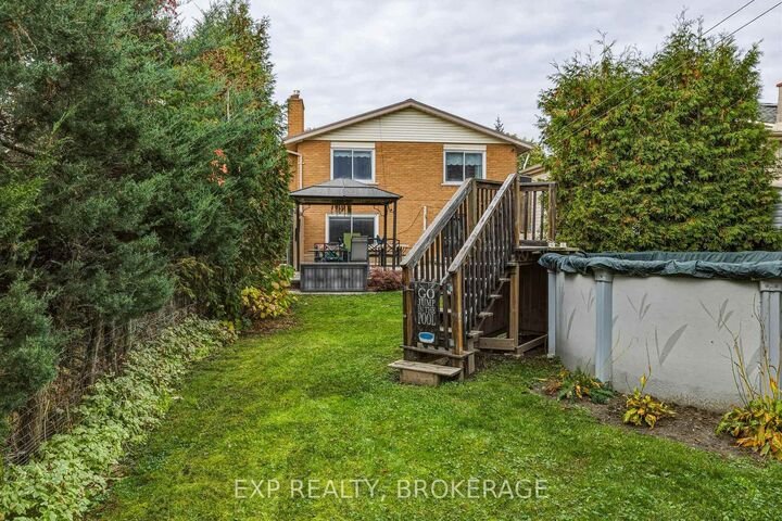 Property Photo:  121 Butler Street E  ON K7K 5A5 