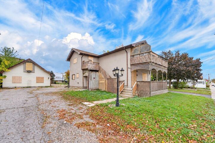Property Photo: 21 Pine Street S ON L2V 3L1